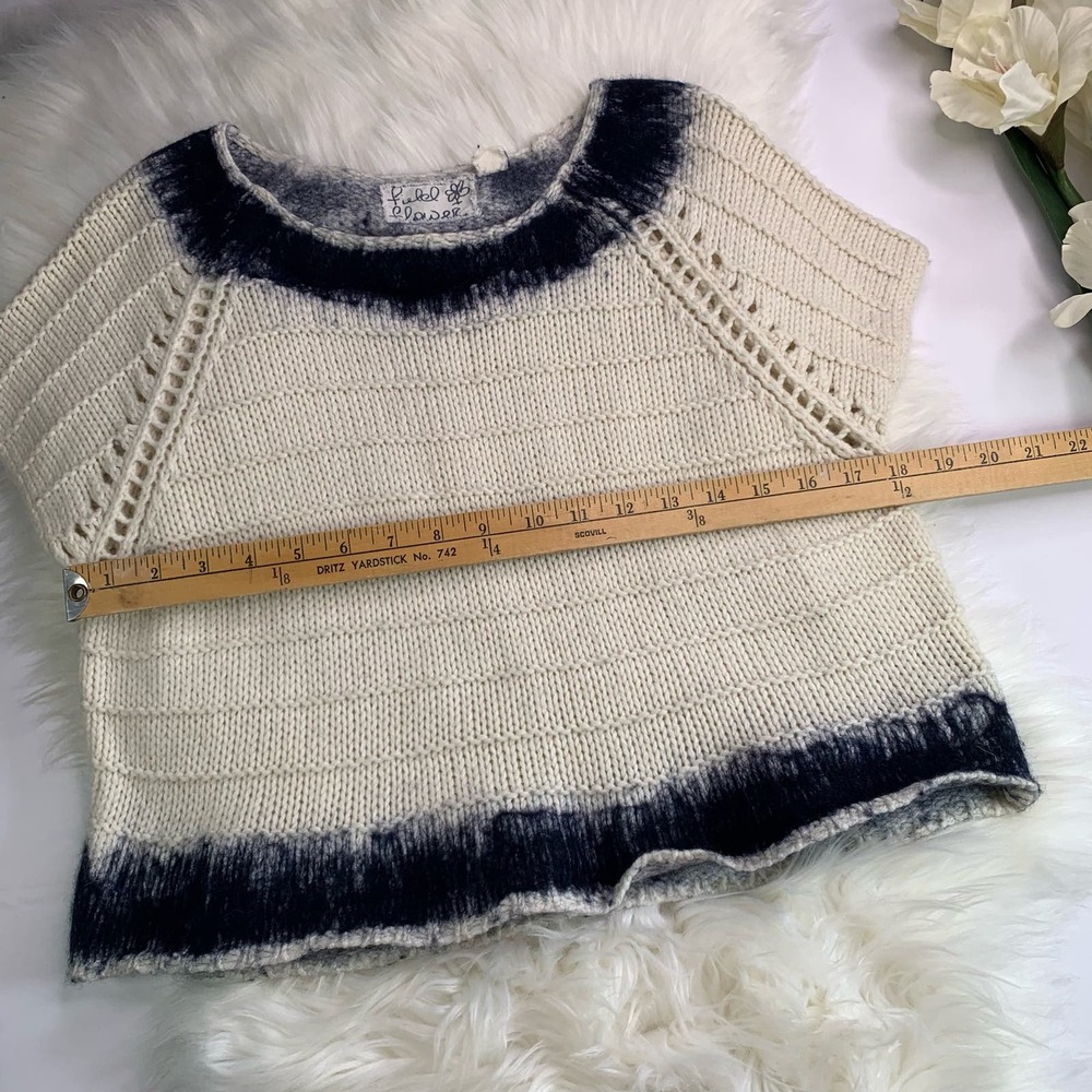 Women's Cream Short-Sleeve Knit Sweater with Black Ombre Trim - Picture 10 of 11
